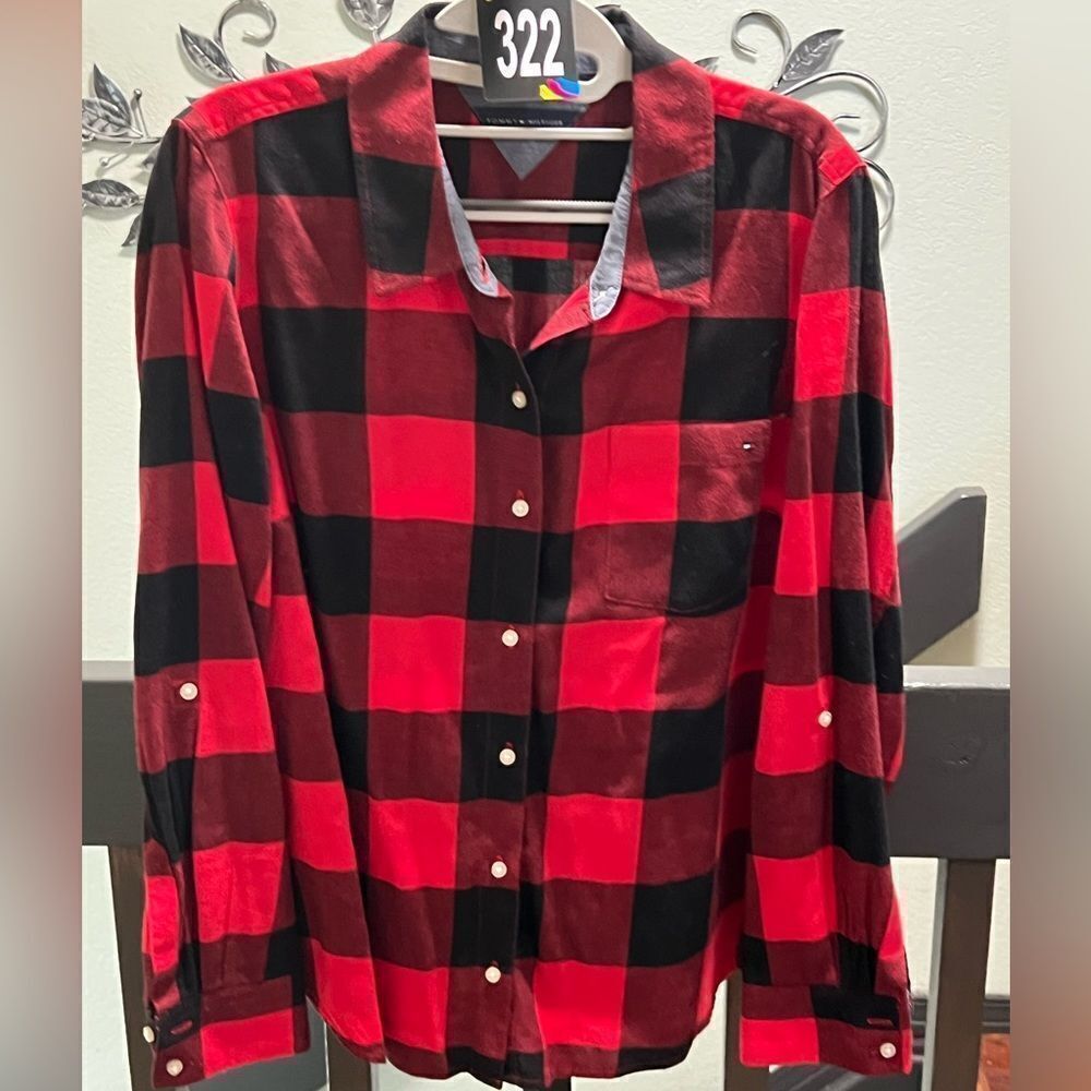 NWOT Tommy Hilfiger Red and Black Plaid Adjustable Sleeve Medium Shirt #322